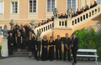 Chor auf der Treppe 